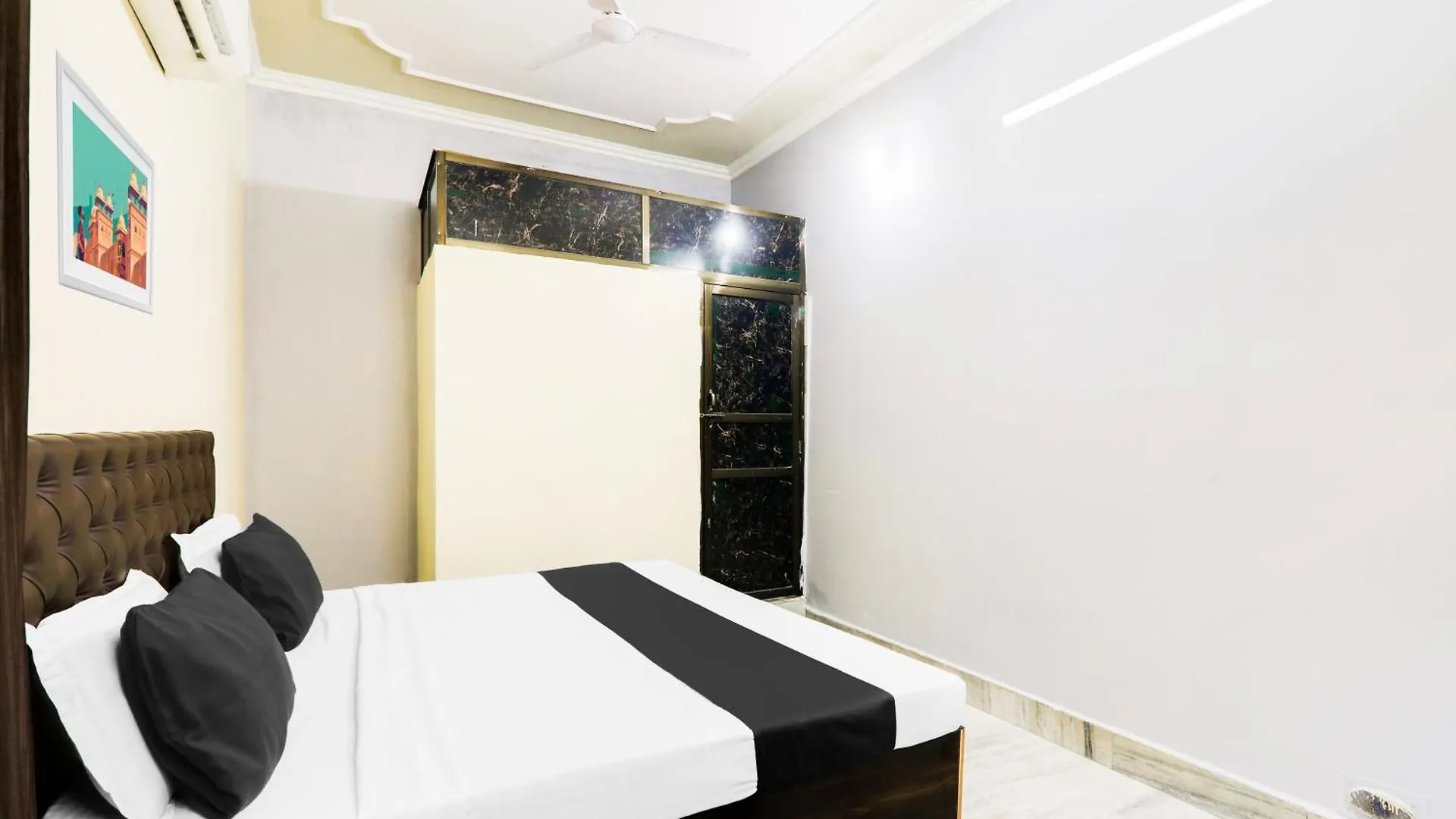Hotel O Kashi Paradise Maidagin Varanasi By Clovetree