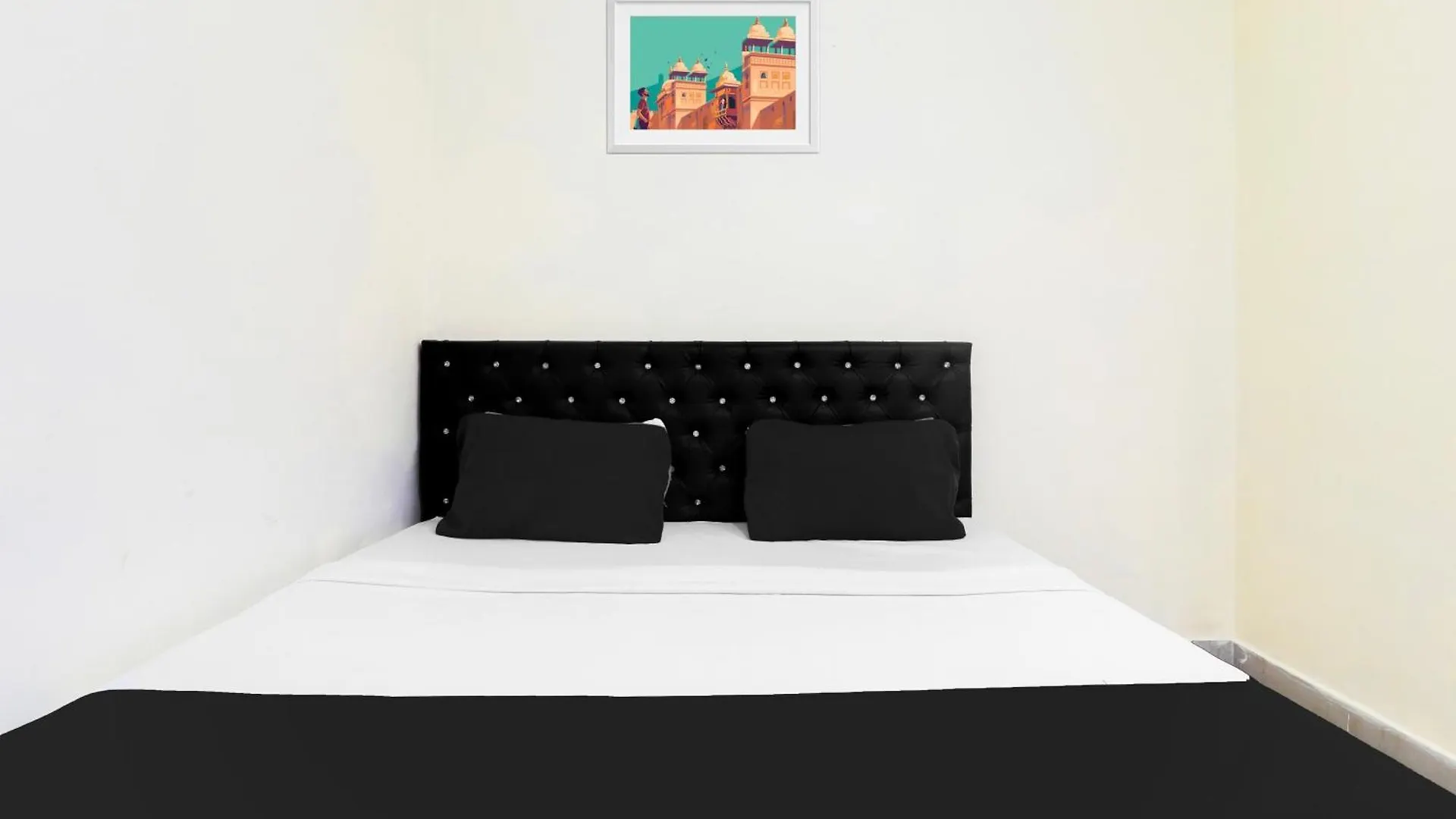 Hotel O Kashi Paradise Maidagin Varanasi By Clovetree