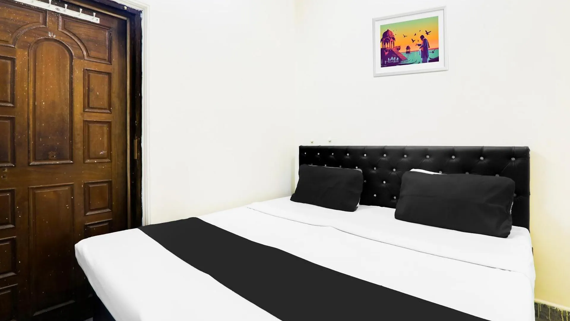Hotel O Kashi Paradise Maidagin Varanasi By Clovetree
