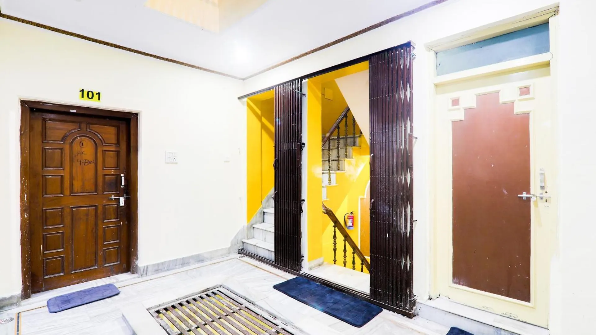 Hotel O Kashi Paradise Maidagin Varanasi By Clovetree