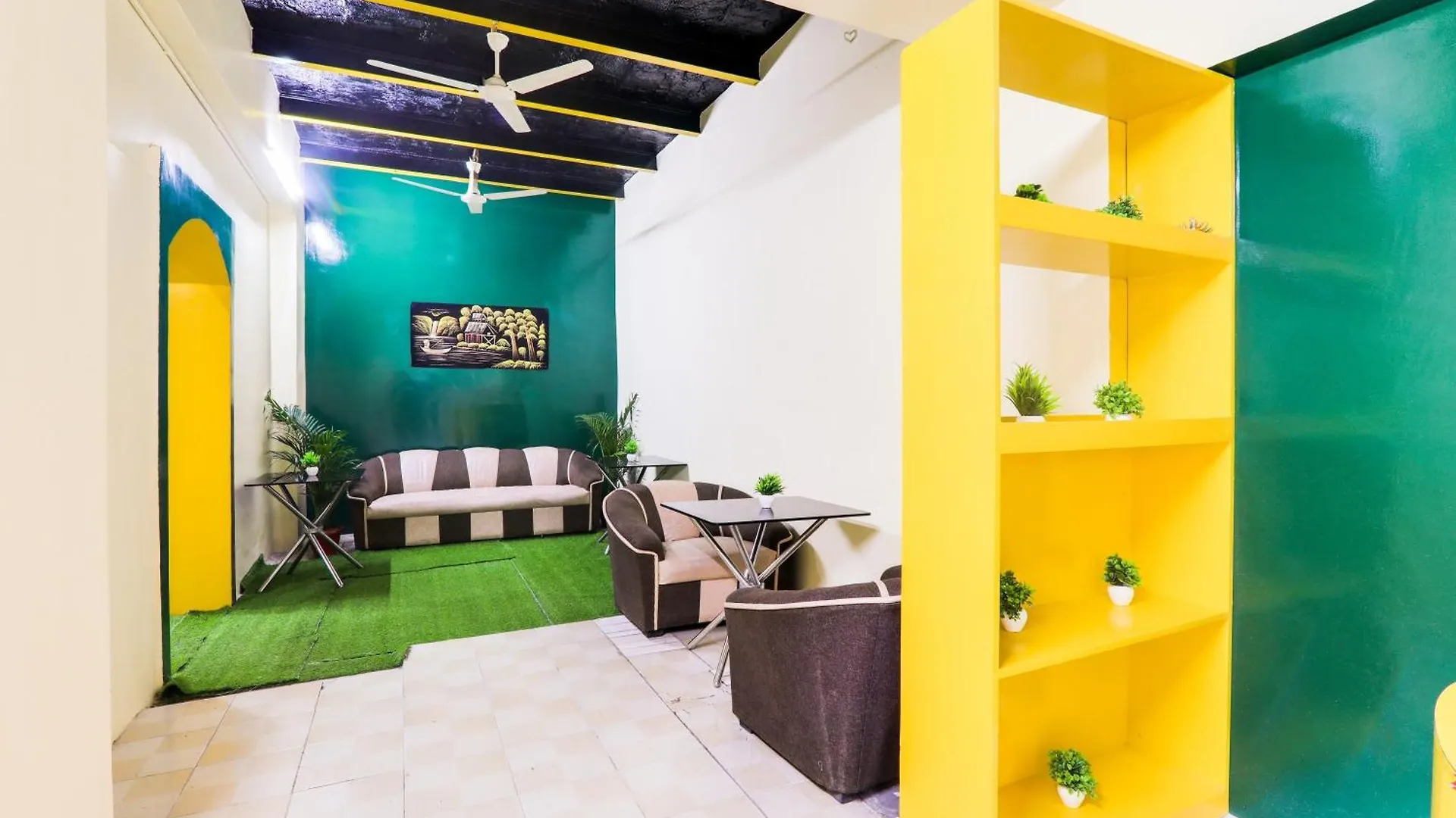 Hotel O Kashi Paradise Maidagin Varanasi By Clovetree